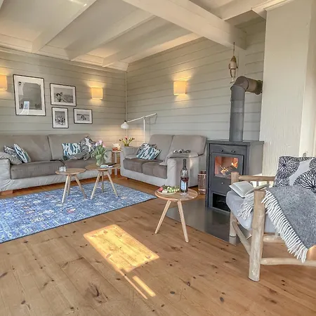 Traumhaff Lotsen Romantik-ostsee Mit Kamin, Privates Nordicspa Und Boot Feriehus